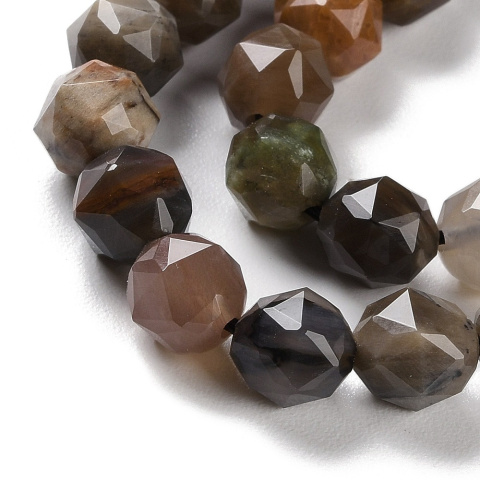 Skamieniałe drewno kula fasetowana z dziurką 7-8 mm 4 szt. Skamieniałe drewno kula fasetowana z dziurką 7-8 mm 4 szt.