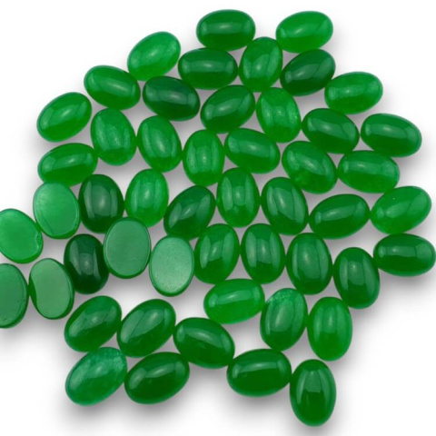 Jadeit zielony kaboszon 14x10 mm 1 szt Jadeit zielony kaboszon 14x10 mm 1 szt