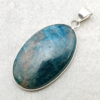 Apatite pendant 39x24 mm no 94