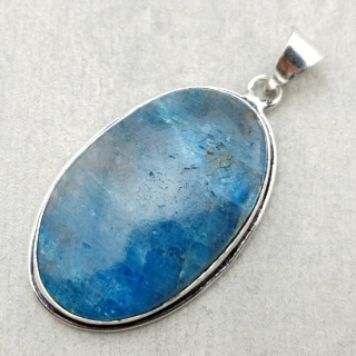 Apatite pendant 39x25 mm no 87