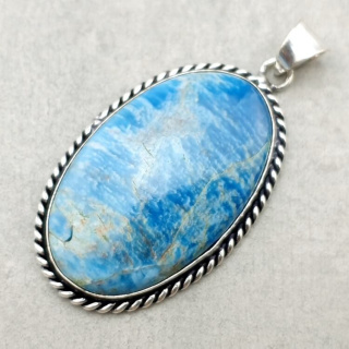 Apatite pendant 41x26 mm no 84