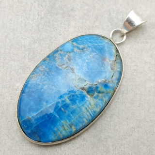 Apatite pendant 42x27 mm no 108