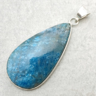 Apatite pendant 46x25 mm no 101