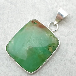 Chrysoprase pendant 25x22 mm no 99