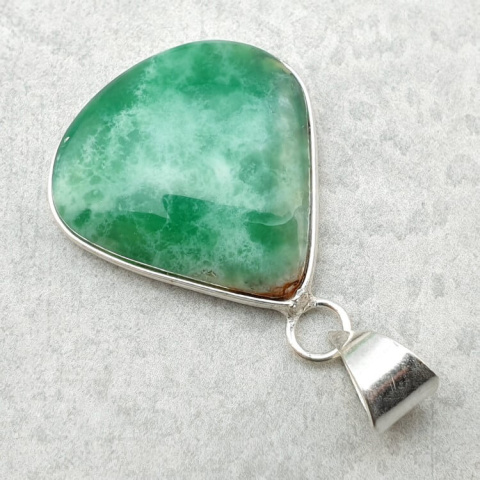 Chrysoprase pendant 26x24 mm no 108 Chrysoprase pendant 26x24 mm no 108