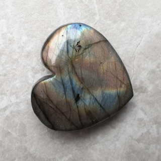 Labradoryt kaboszon serce 28x26 mm nr 140